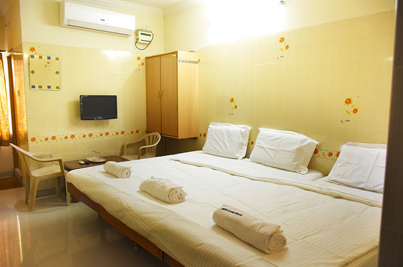 Hotel Govind Heights - Standard Ac Triple Room-1